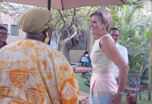 Famia Real a bishita Universidad di Aruba y a combersa cu studiantenan di diferente facultad