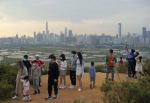 Hong Kong ta cuminsa habri frontera back cu China