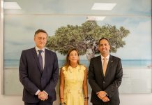 Minister Dangui Oduber: Minister Dangui Oduber a ricibi e embahador Aleman staciona na Hulanda