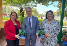 Minister di Finanzas a reuni pa ultimo biaha cu Sr. Raymond Gradus como presidente di CAft