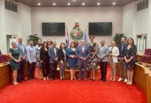 Parlamentario Shailiny Tromp-Lee (MEP): Maneho integral di idioma a keda presenta na comision di enseñansa