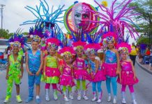 Fin di siman activo y yen di ambiente na caminda den Aruba su Carnaval!