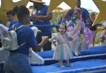 Muchanan di Noord a resalta cu nan parada di color y creatividad