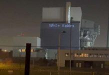 Proyeccion di mensahe racista y extremista ta ataca Amsterdam atrobe