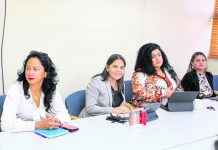 Minister Maduro tabata na Parlamento y a brinda informacion riba e historia di sclavitud na Aruba na e comision di CKABB den preparacion pa IPKO