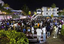 Miami Beach ta lucha cu violencia y multitud pa “spring break”