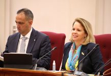 Parlamento ta trata e ley cu ta atende cu e “settlement” den caso di Aruba Music