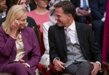 Prome Minister y minister di Finanzas Hulandes ta duda sobrevivencia di Cabinet