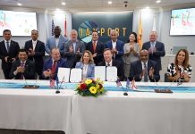 Prome Minister Evelyn Wever-Croes: Prome minister a firma MoU importante entre APA, Jaxport y gobierno di Aruba