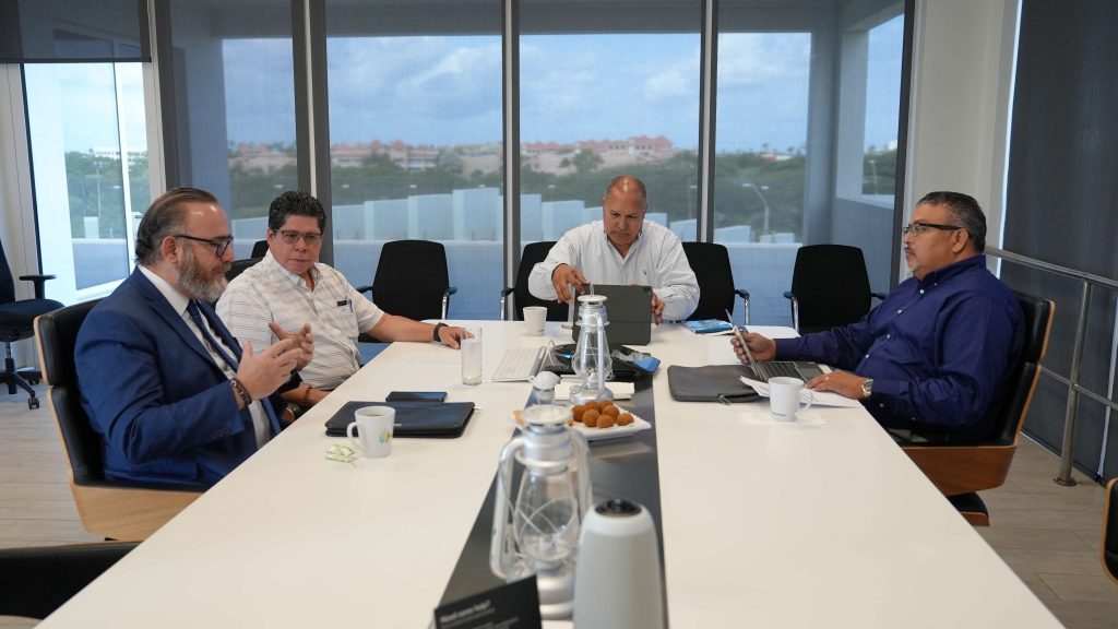 Director di Utilities Sr. Anthony Rojer: Trahando continuamente pa ...