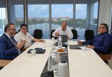 Director di Utilities Sr. Anthony Rojer: Trahando continuamente pa ofrece un miho tarifa di awa y coriente na comunidad