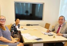 Minister Endy Croes: Gerente di TWO-AUA, Sra. Indra Zaandam ta splica e forma cu mester sigui traha awo cu a firma un convenio nobo, esta onderlinge regeling