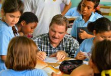 Lider di AVP, mr. Mike Eman: Pobresa alarmante den barionan!