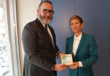 Minister Glenbert Croes (MEP): Den cuadro di e “Aruba Hydrogen Valley”: Minister di Energia a bishita e cadena hotelero Iberostar