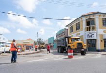 Plan di Oranjestad a cuminsa cu renobacion na caya Columbusstraat cu Wilhelminastraat