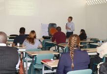 Profesor Luutsen de Vries ta presenta e proyecto di modernisacion di leynan di enseñansa