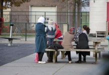 360 muchanan a disparce for di refugio di asilo na Hulanda