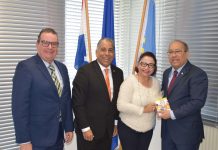 Delegacion di WGK a bishita Minister Thijsen