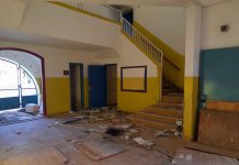 Edificio di ex-Reina Beatrix School den situacion di deterioracion completo sin solucion den bista