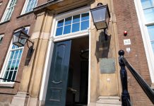 Mildred Schwengle a entrega su retiro di funcion como representante di Raad van State pa Aruba