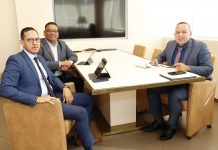 Minister Endy Croes a reuni cu presidente di colegio di curatornan di universidad di Aruba sr. Juri Nicolaas y vice-presidente sr. Angelo brete