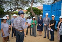 Minister Geoffrey Wever: Minister Wever hunto cu delegacion di Union Europeo a haci inspeccion di e trabao na Maria Convent