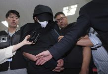 Sur Koreano aresta pa habri porta di emergencia di avion, enfrentando 10 aña di prison