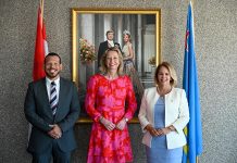 Minister Rocco Tjon den reunion cu minister di defensa Hulandes; Tin dos concepto di ley riba mesa pa reglamenta e posicion huridico di Arumillers