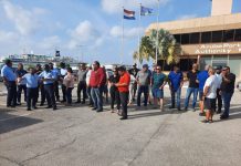 Trahadonan di Aruba Ports Authority a pone trabao plat pa dos ora