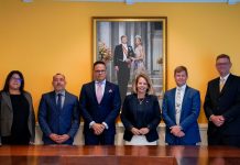 A firma protocol pa independisacion di Raad Van Advies