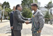 Colombia a condecora e rescatistanan di e muchanan perdi den e selva