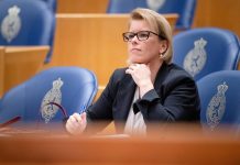 Debate den Tweede Kamer tocante falta di ley di supervision financiero na Aruba