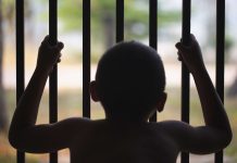 E secreto scur di Pais Aruba: tambe a cera migrantenan menor di edad