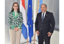 Embahador di Colombia a bishita Minister Thijsen