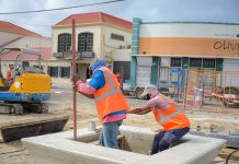 Despues di a haya retraso, Embeyecemento di Wilhelminastraat y Columbusstraat ta continua