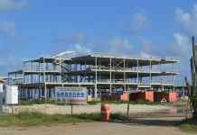 Grupo di habitante na Sero Colorado usando Articulo 59 pa suspension di construccion