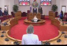 Prome Minister den Parlamanto pa tratamento di dos ley importante: Ambos ley a wordo aproba unanimamente