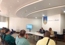 Minister Ursell Arends: A comparti avancenan den e maneho di transporte cu chauffeurnan di autobus chikito