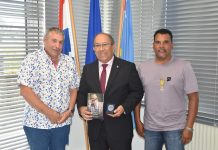 Duanero Davelaar a bishita Minister Thijsen