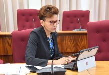 Miembro di Parlamento Sra. Aquanette A. Gunn: Preguntanan Urgente na Minister di Labor, Energia y Integracion, Sr. Glenbert Croes