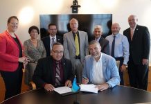 Minister Endy Croes a bishita diferente universidad na Orlando y a firma MoU cu Florida Institute Of Technology