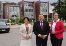 Minister Endy Croes ta resumi su biahe di trabou na Canada; Na unda a firma MoU cu Centennial College, Sheridan College y Ontario Tech University