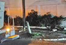 A pesar di suplica di Elmar ayera… Vehiculo a dal palo di luz na Santa Cruz kibra y a bandona e sitio