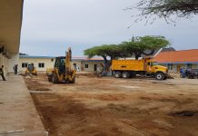 Minister Endy Croes: Dentro di 1 luna Sint Aloysius School ta den nan edificio back; DOW a inicia cu e trabaonan pa renoba e speelplaats di Sint Aloysius School