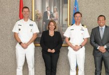 Despues di 3 aña, Aruba ta despedi di Commandant Frank Boots, y ta yama bon bini na Commandeur Walter Hansen