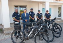 Minister Rocco Tjon: Ekipo di Tourism Oriented Police a ricibi cuater bicicleta nobo pa eleva siguridad den centro di ciudad di Oranjestad