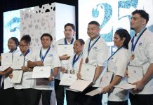 Felicitacion na tur e graduadonan y un deseo di hopi exito den futuro