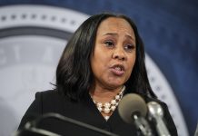 Fiscal di Georgia ta busca fecha di proceso na maart pa Trump y 18 otro den caso di eleccion