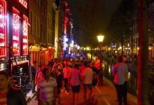 Industria di Hospitalidad tambe ta opone Amsterdam su plan di crea un centro erotico