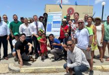 Lider di AVP, mr. Mike Eman: Interes di un kliek ta bay dilanti educacion di alumnonan